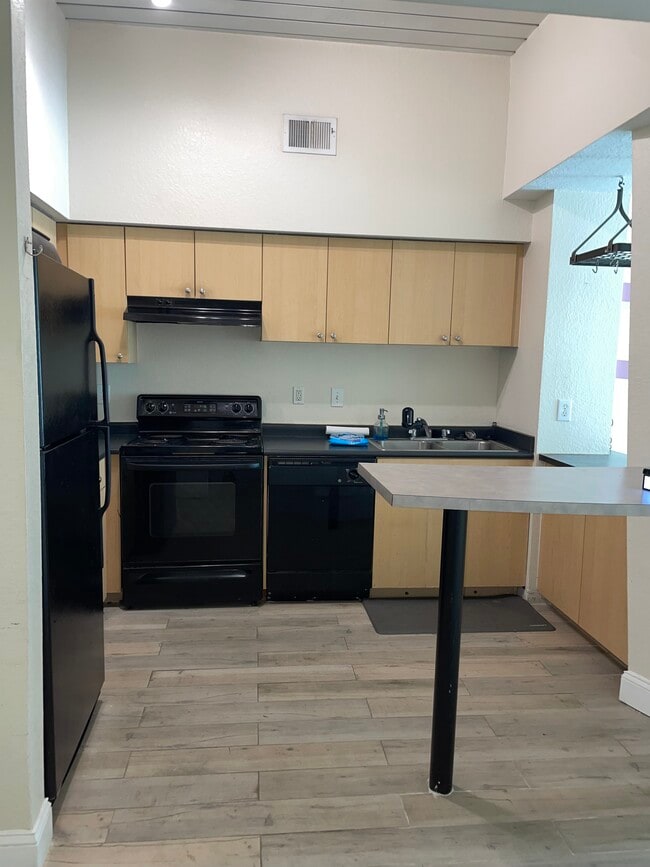 Photo - 2410 W Azeele St Apartment