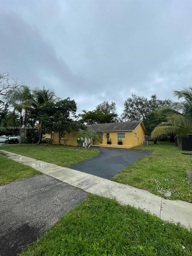 8111 NW 47th Ct, Lauderhill, FL 33351 House Rental in Lauderhill, FL