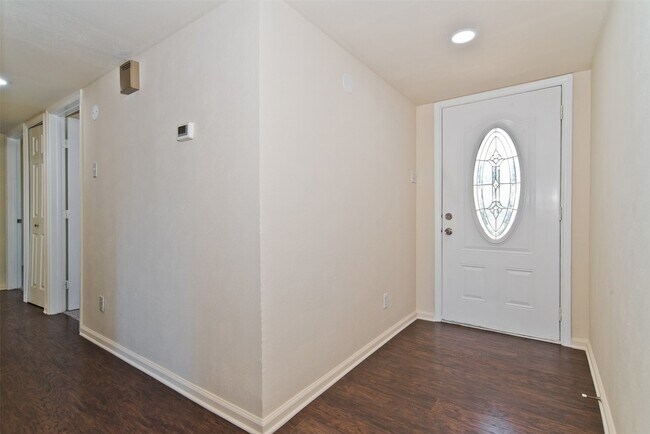Building Photo - 502 Campfire Dr