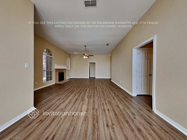 Foto del edificio - 509 Taos Ct W