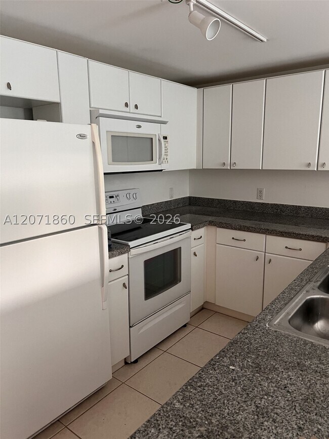 Foto del edificio - 2740 SW 28th Terrace