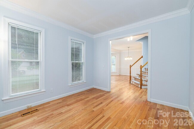 Foto del edificio - 5238 Downing Creek Dr
