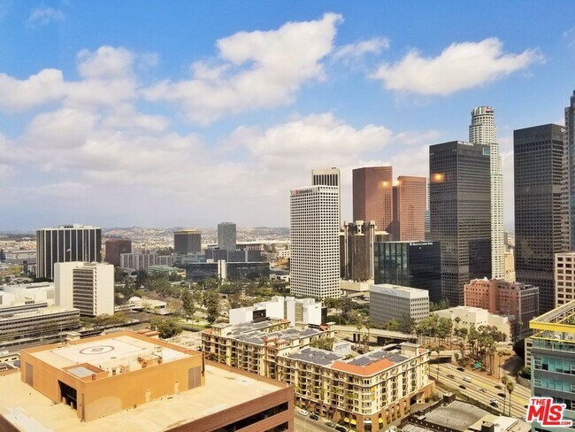 Building Photo - 1100 Wilshire Blvd
