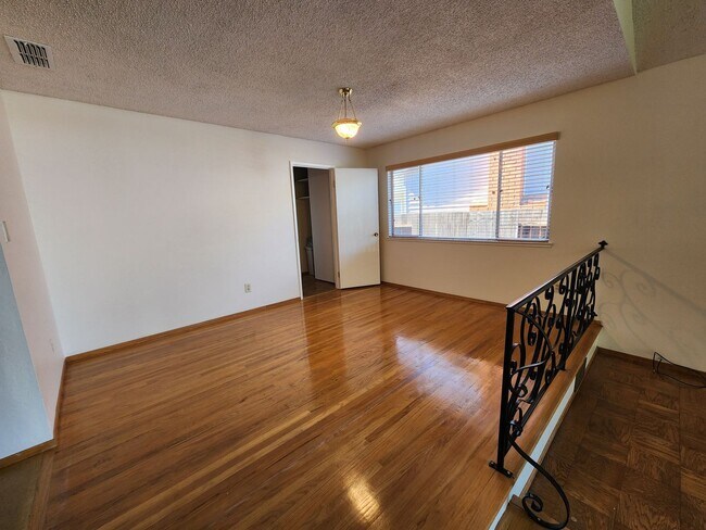 Building Photo - 2912 Notre Dame Dr