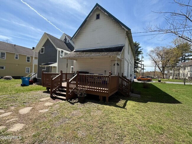 Foto del edificio - 172 Kingsboro Ave