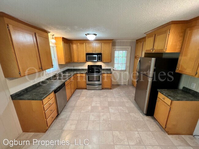 Foto del edificio - 3 br, 2 bath House - 2630 FARMBROOK ROAD