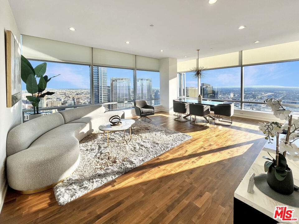 Foto principal - 900 W Olympic Blvd