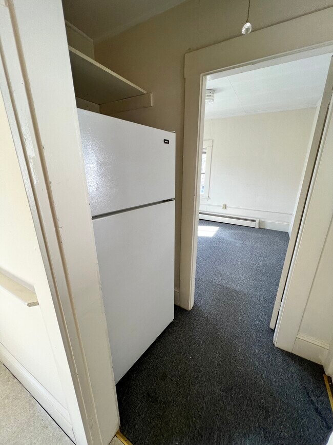 32 Elm St Unit 32 2nd Floor, Andover, MA 01810 32 Elm St Andover, MA