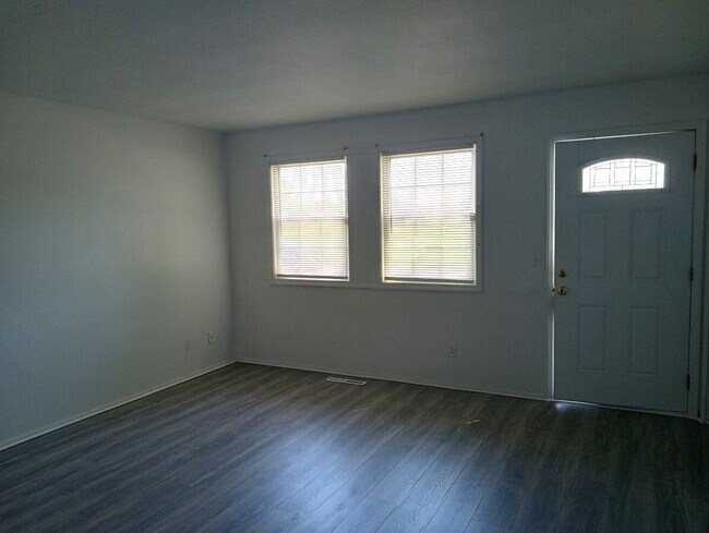 Building Photo - Charming 3-Bedroom Home in Saginaw – Comfortable Living at an Affordable Price!