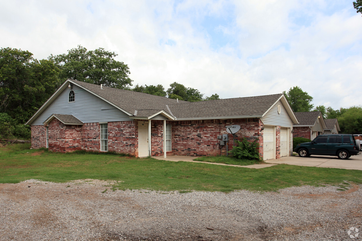 Building Photo - Mill Creek Town Homes