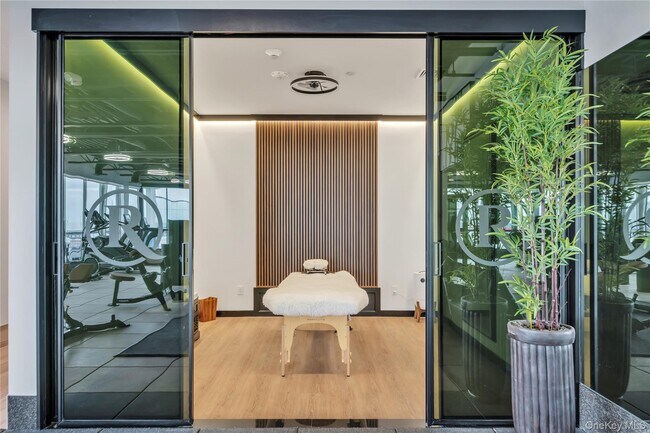 Building Photo - 101 Searing Ave