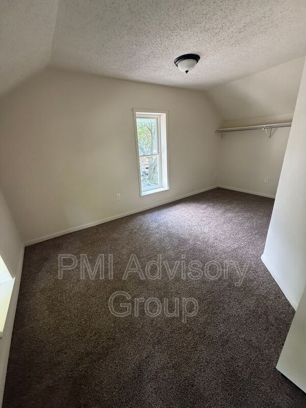 Building Photo - 420 SW Clay St