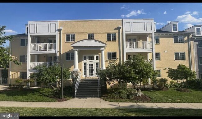 Building Photo - 4113 S Four Mile Run Dr