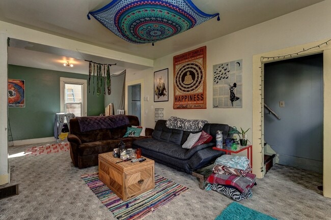 Building Photo - 614 Potter St