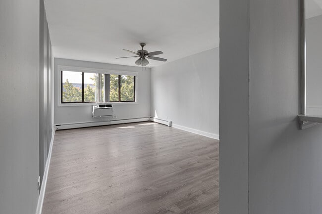Foto del edificio - 6029 N Winthrop Ave