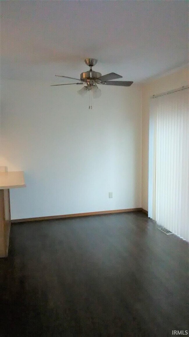 Foto del edificio - 402 S Village Ct