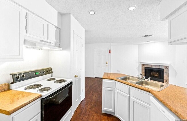 Foto del edificio - 7568 Windsor Oaks