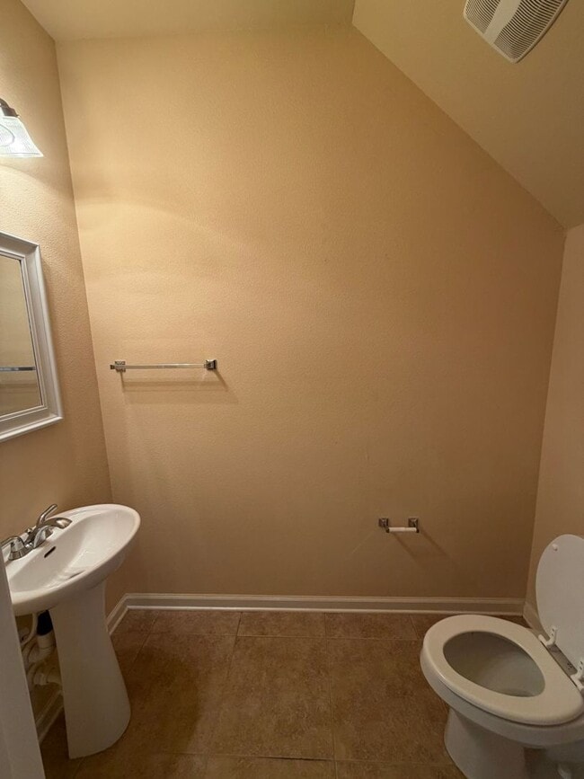 Building Photo - 148 Iron Horse Dr E