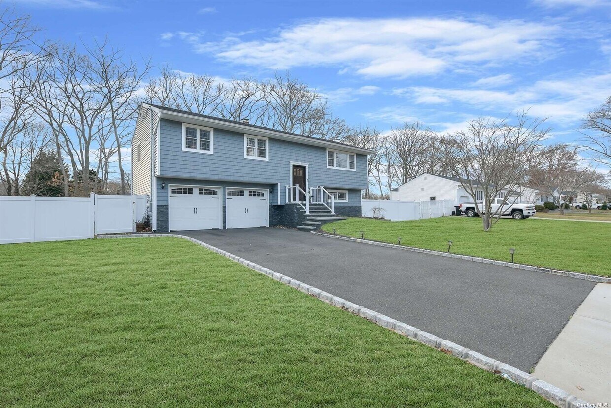 10 Shenandoah Blvd, Port Jefferson Station, NY 11776 House Rental in