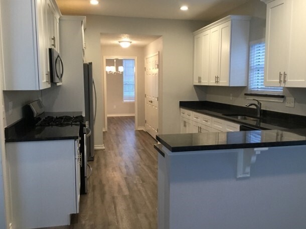 Foto del edificio - 3506 Pine Tree Dr