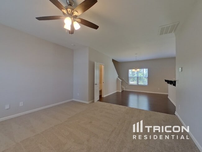Building Photo - 2625 Meadow Crossing Dr