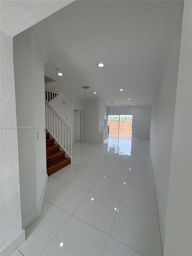 Building Photo - 8301 NW 107th Ct