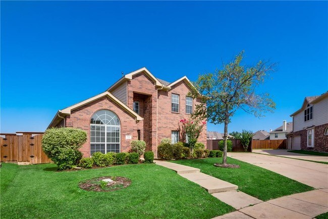 Building Photo - 733 Twin Valley Dr