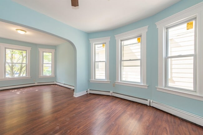 Building Photo - 151 Laurel Ave