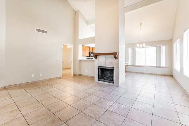 Building Photo - 2142 W Monona Dr