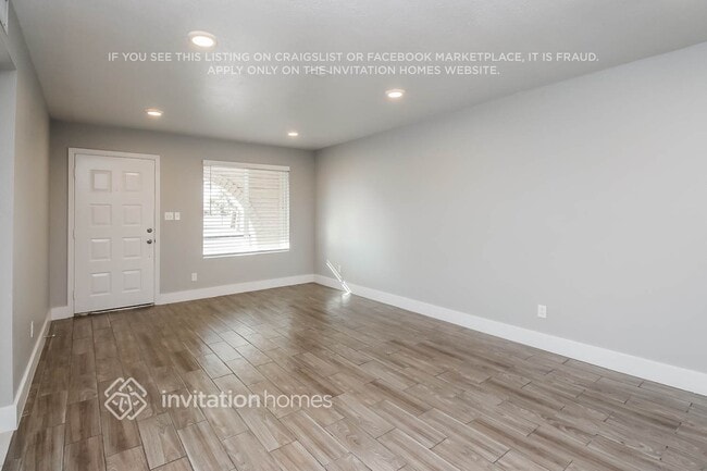 Building Photo - 2320 E Holmes Ave