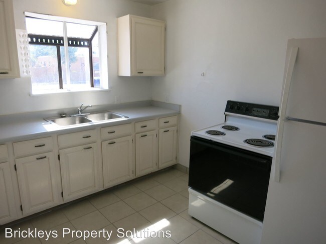 Building Photo - 2913 Manzano St NE