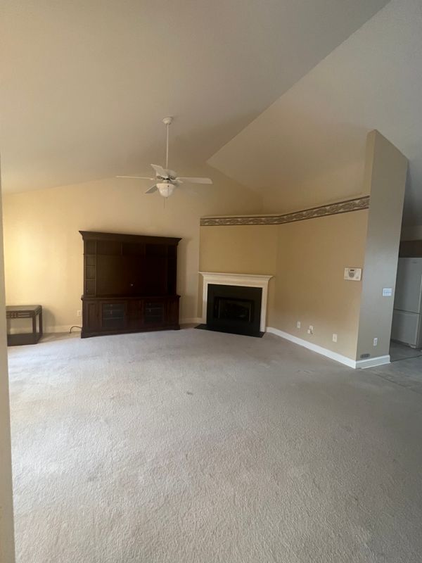 Foto del edificio - 2721 Bridgeport Dr