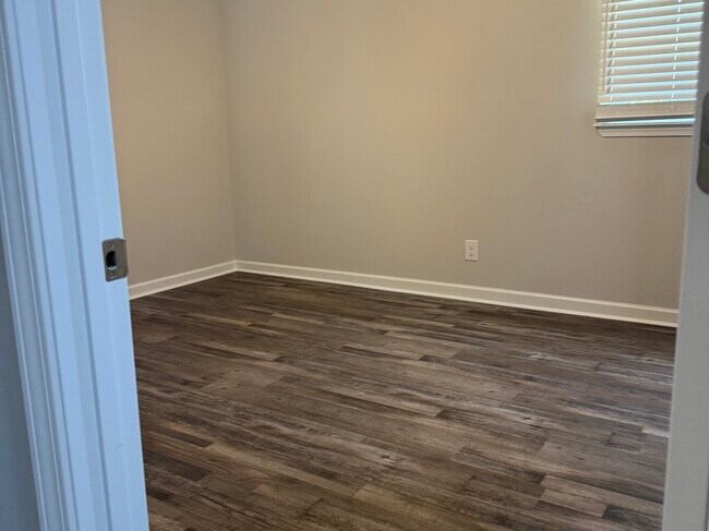 Foto del edificio - 5090 Sycamore Dr