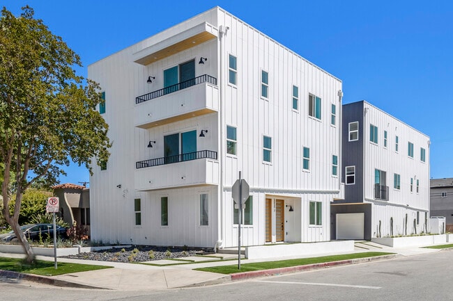 Building Photo - 10860 Otsego St