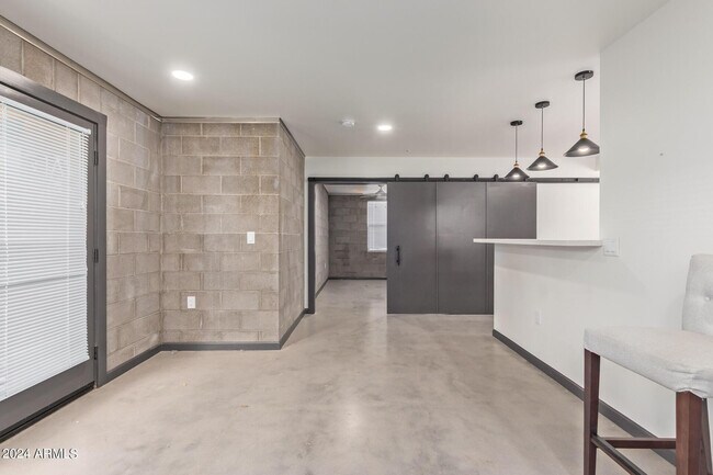 Building Photo - 129 N 11th Ave