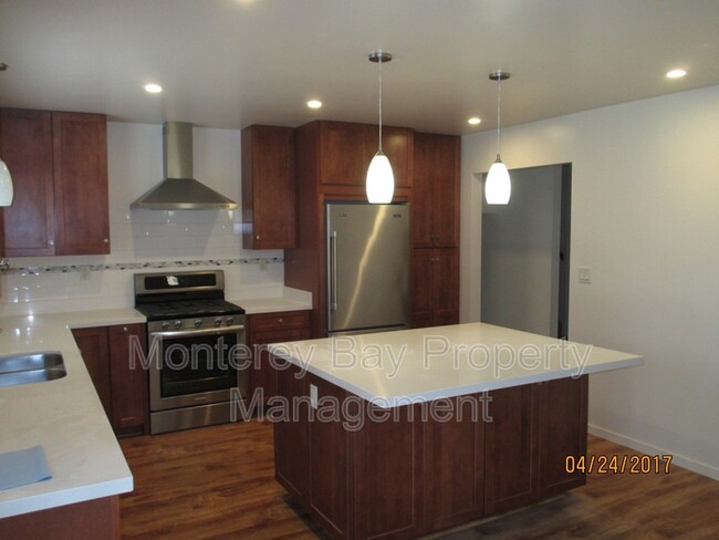 Building Photo - 4105 El Bosque Dr