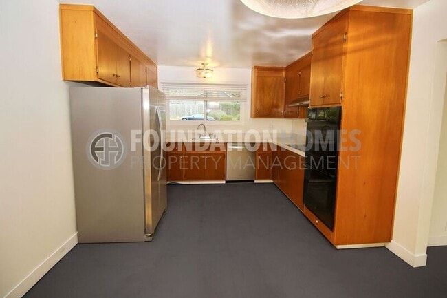 Foto del edificio - 599 Tamarack Dr