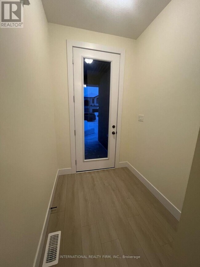 Photo du bâtiment - 2671 Bobolink Ln