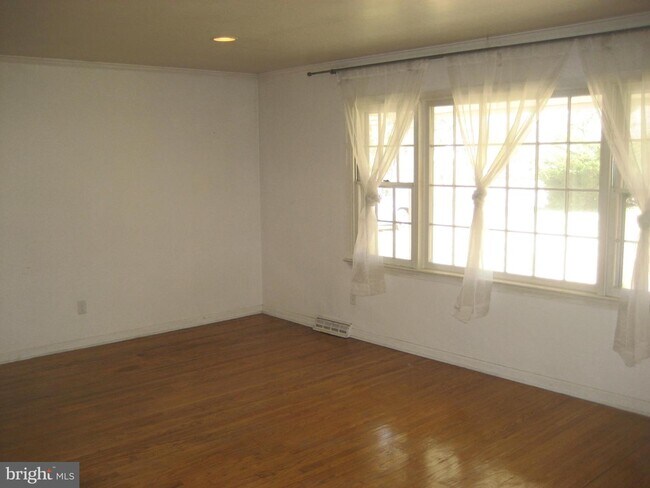 Foto del edificio - 1633 E Butler Pike