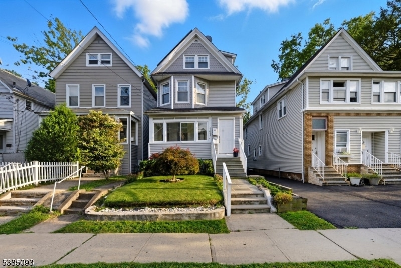 Primary Photo - 147 W 3rd Ave