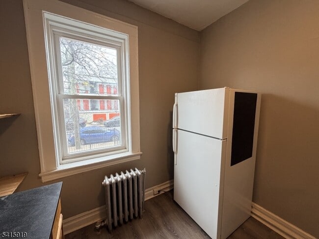 Building Photo - 16 Irving St