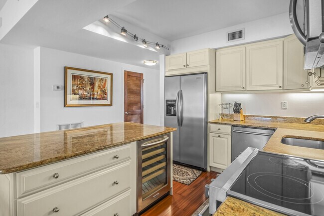 Building Photo - 730 Greensward Ct