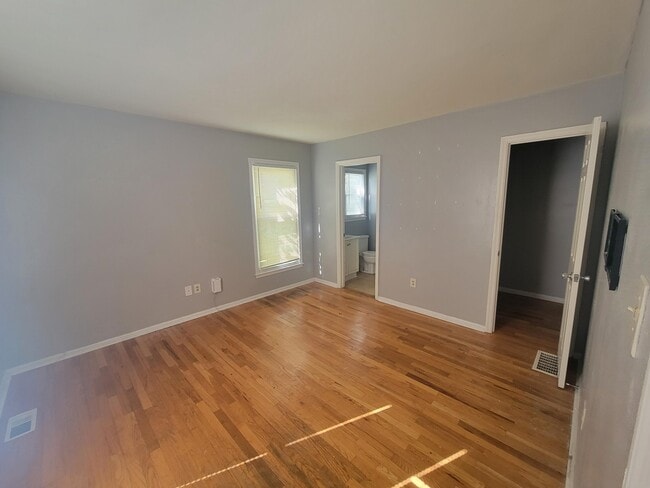 Foto del edificio - 1473 Mt Rainier Dr