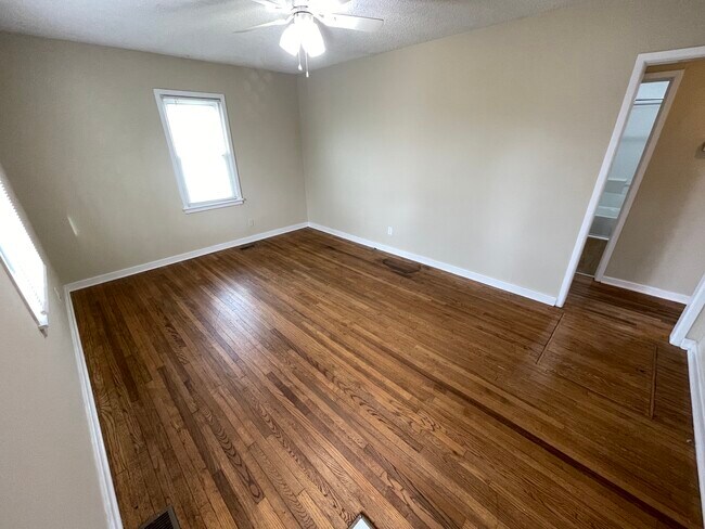 Foto del edificio - 402 S Dysart Ave