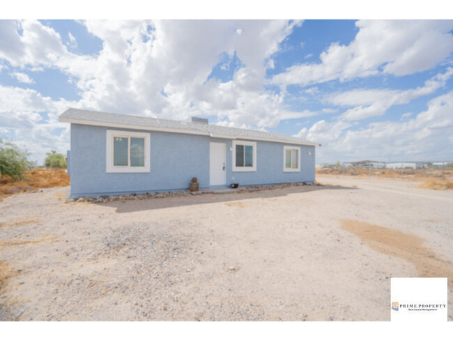 Building Photo - Uncover the Allure of Desert Living in thi...