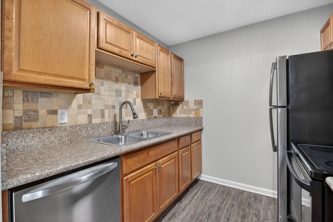 Foto del edificio - Upgraded 1 Bedroom Unit with Spacious Bedroom!