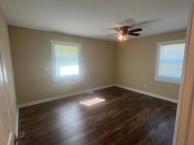 Foto del edificio - 183 Rogers Dr