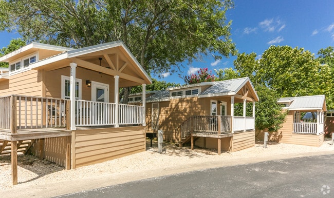 Cottages - Hill Country Cottage and RV Resort