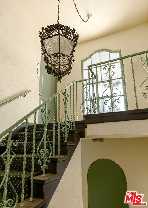 Foto del edificio - 2166 Beachwood Terrace