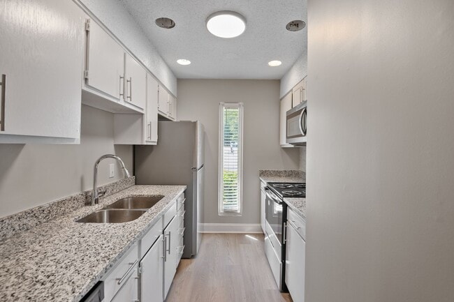 Interior Photo - Colonial Pointe Apartments
